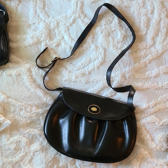 Sophisticated Black Leather Shoulder Bag with Gold Hardware